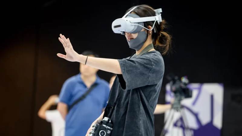 VR大空间定位追踪方案动态观察：从光学到惯性的技术路线演进