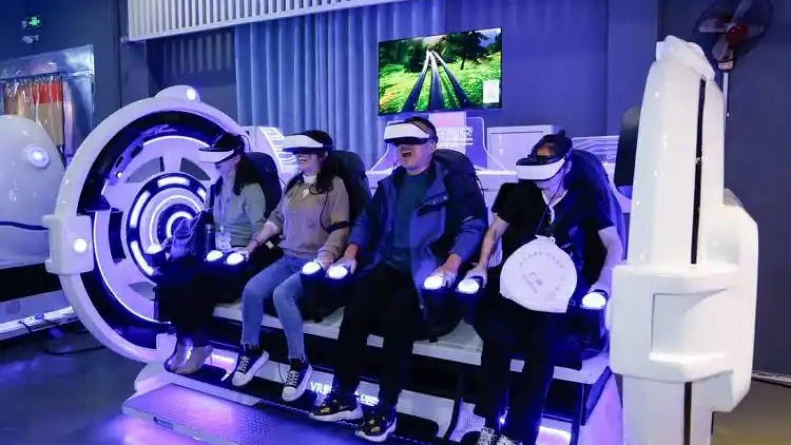 恐怖冒险专区配图，沉浸式惊悚主题VR场景